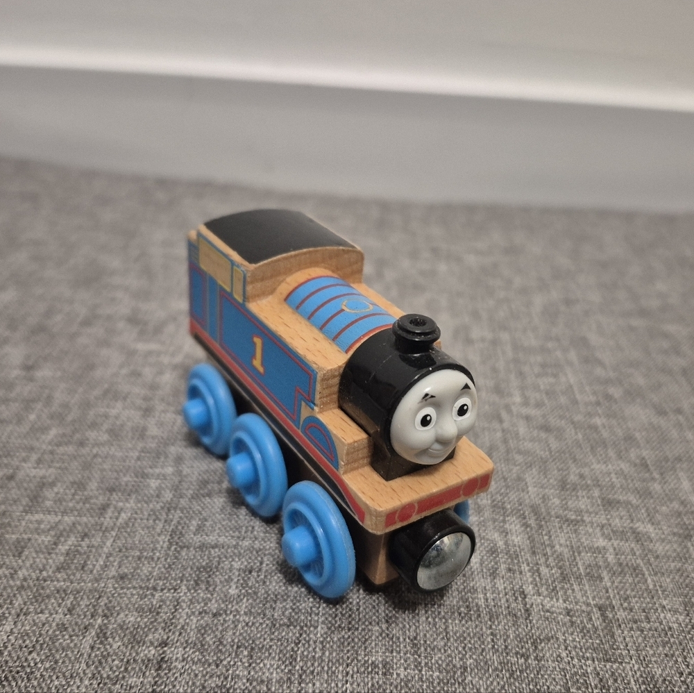 Thomas - Thomas the Train & Friends Wooden Train - Picture 2 of 3